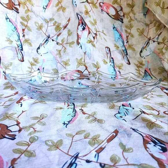 Etched Glass Frosted Vintage Scalloped Edge Elegant Relish Serving Dish - Picture 3 of 9